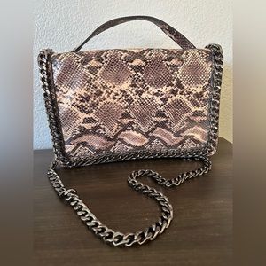 Chic Aldo shoulder bag, can be worn as a crossbody.